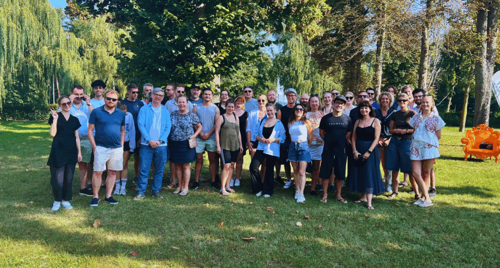 Group photo of Invesdor employees, with Maximilian below as Marketing Manager at Invesdor